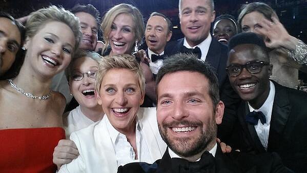 Bức ảnh tự sướng của MC Ellen DeGeneres cùng loạt sao tại lễ trao giải Oscar đầu năm nay ngay lập tức gây sóng gió trên Twitter và trở thành bức ảnh được chia sẻ nhiều nhất trong lịch sử Twitter. 