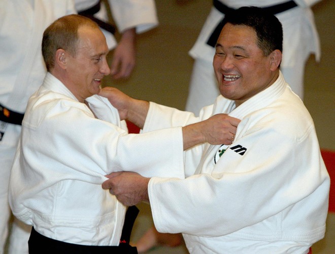 Hình ảnh ấn tượng của Tổng thống Putin trên sàn đấu võ