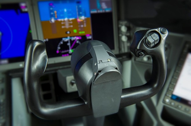 Máy bay sở hữu thiết bị, bảng điều khiển và hệ thống xử lý hiện đại mang lại sự êm ái tối đa cho hành khách trong khi bay.
