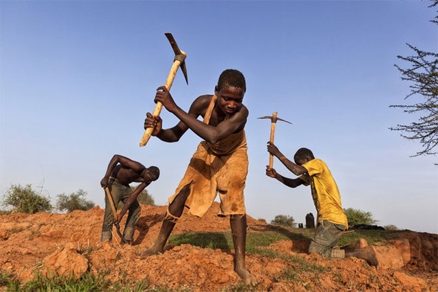 Có hàng nghìn trẻ em làm việc trên các mỏ vàng ở Burkina Faso.