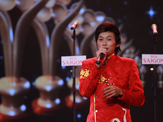 Nghệ sĩ Hoài Linh phát biểu nhận giải tại Mai Vàng 2014