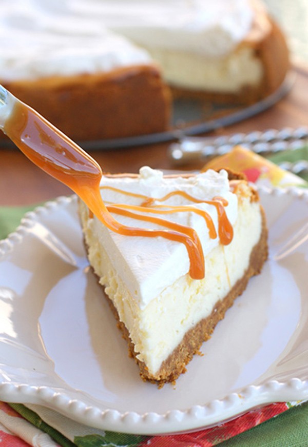 Cheesecake nướng phủ sốt caramel thơm lừng 9