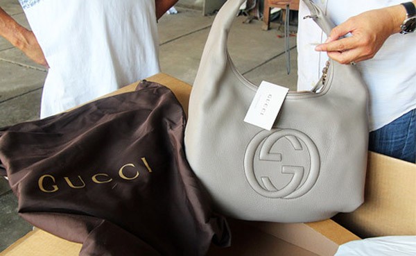 Lô hàng Trung Quốc mang nhãn hiệu Gucci, Dolce&amp;Gabbana... 1