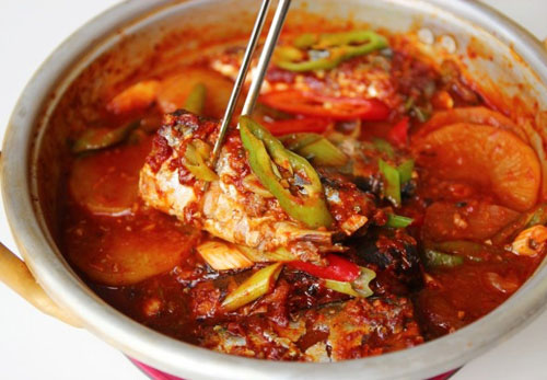 Cá thu đao om cay nóng kiểu Hàn dễ nấu - 3