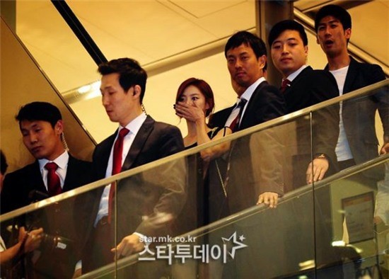 Vợ sắp cưới của Bae Yong Joon bị chê chảnh chọe 1