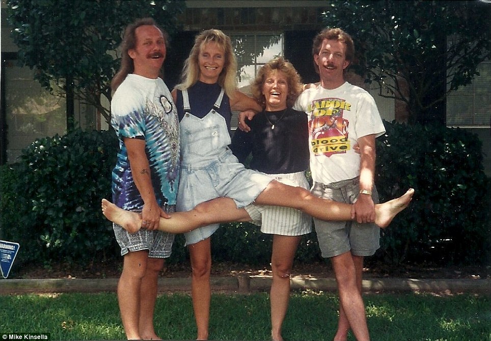 Gia đình suốt 25 năm chụp ảnh một tư thế hài