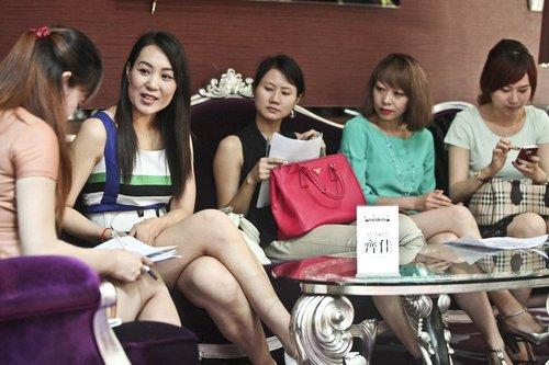 Tỷ phú Trung Quốc tuyển vợ, hàng trăm chân dài dự thi 4