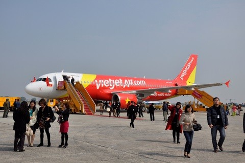 Khách hàng Vietjet Air gửi tin nhắn đến Bộ trưởng Thăng yêu cầu làm rõ việc bị bỏ rơi tại sân bay.