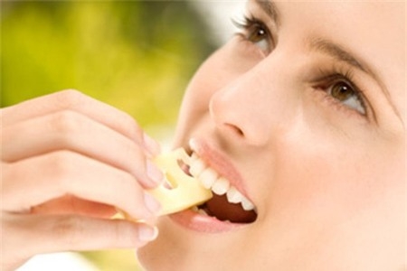 Cần chú ý chăm sóc sức khỏe răng miệng để phòng tránh các bệnh về răng miệng và ung thư vòm miệng.
