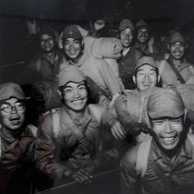 Niềm vui của những người lính khi được giải ngũ. Sau nhiều năm tập trung vào quân đội và cắt giảm ngân sách, Nhật Bản đã thấy được sự cần thiết của việc nhìn thẳng vào những sự kiện chấn động trong chiến tranh và hệ quả của nó.