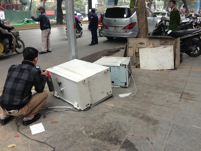 Cây ATM bị phá tung giữa Hà Nội, tiền bị rút sạch 1