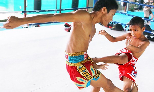 Tuổi thơ khắc nghiệt của những &quot;tiểu võ sĩ&quot; Muay Thai 15