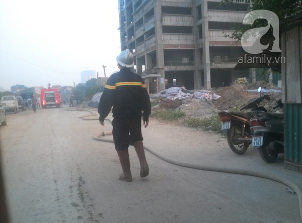 Cháy lớn tại KĐT An Hưng: Lực lượng cứu hỏa lùng khắp không thấy bé 3 tuổi 1