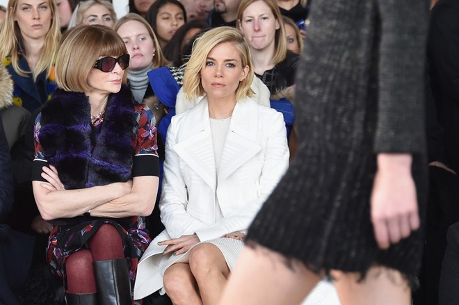 Không phải ai cũng có “đặc quyền” diện kính râm khi ngồi hàng ghế đầu tại các Fashion Week như Anna Wintour.