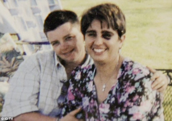  Angelo Heddington (trái) và Elizabeth Rudavsky.