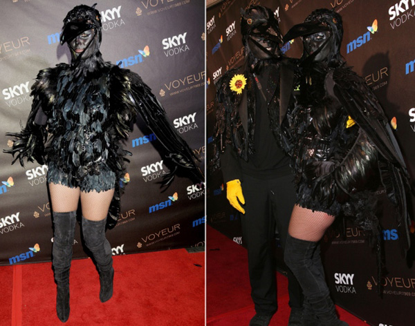 Cặp vợ chồng cùng biến thành quạ đen trong bữa tiệc Halloween ở Las Vegas năm 2009.