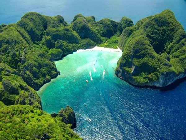 Thái Lan có hơn 1.400 hòn đảo, trong đó nổi tiếng nhất là Koh Phi Phi gần Phuket. Ảnh: Dereizigersgids.