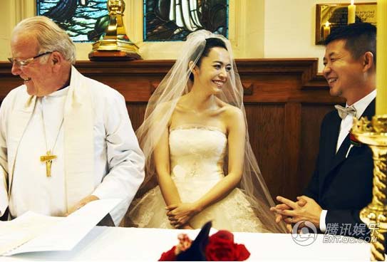 Hôn lễ của Diêu Thần diễn ra chiều 17/11 tại nhà thờ St. Peter ở Queenstown, New Zealand một cách kín đáo và trang trọng. Không ồn ào, xa hoa, cặp đôi chỉ mời một số người bạn thân thiết cùng họ hàng sang dự lễ kết hôn và tiệc mừng.
