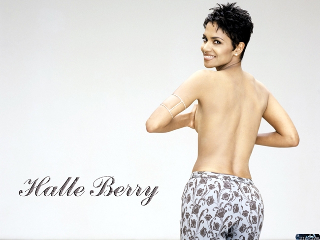 Halle Berry có một thân hình đáng thèm muốn dù trở thành bà mẹ 2 con 