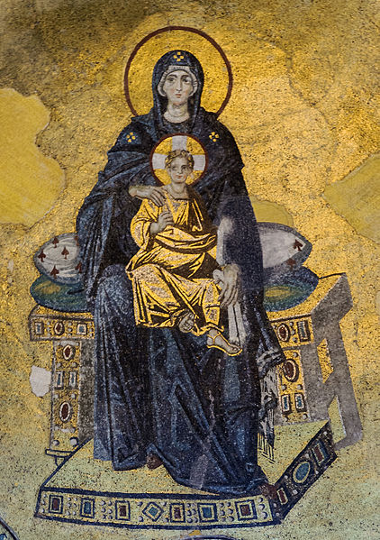 Bức họa Đức mẹ và Chúa hài đồng tại bàn thờ chính điện.