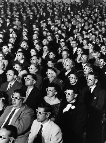 Những khán giả đầu tiên được tiếp xúc với bộ phim điện ảnh 3D hồi năm 1952 mang tên “Bwana Devil”.
