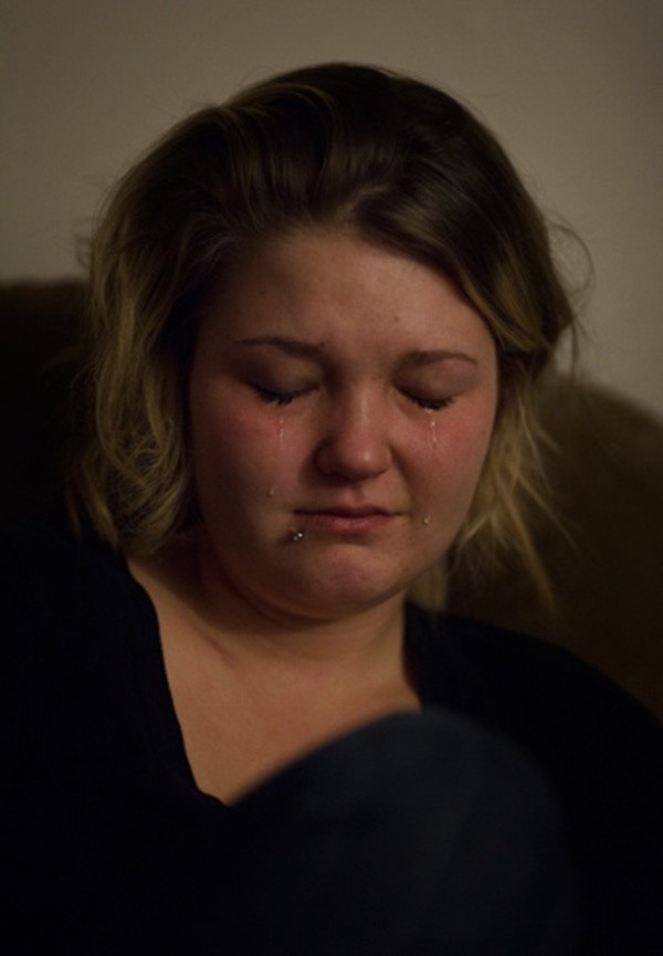 Bộ ảnh chân thực về cuộc sống của một bà mẹ trẻ bị bạo hành 30
