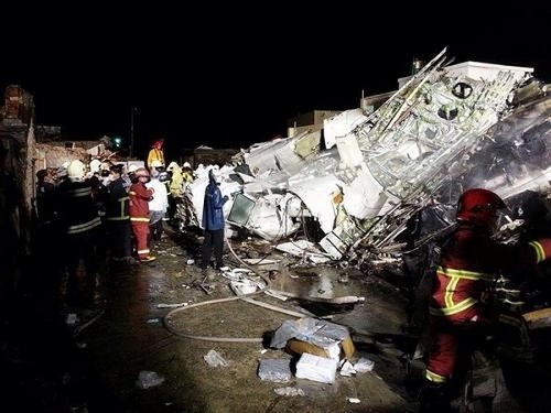 Hiện trường vụ tai nạn máy bay của TransAsia. Ảnh: FocusTaiwan