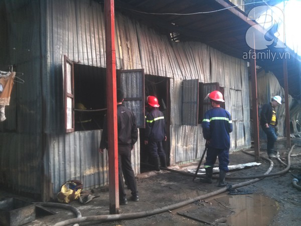 Cháy lớn tại KĐT An Hưng: Lực lượng cứu hỏa lùng khắp không thấy bé 3 tuổi 11