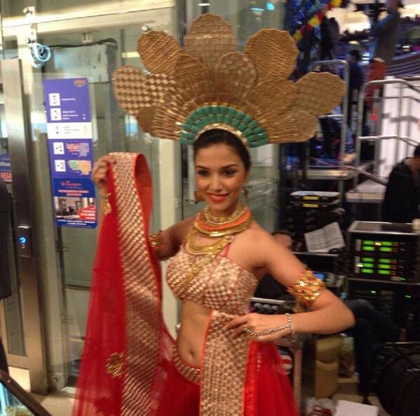 Thí sinh Miss Universe 2013 lộng lẫy trong đêm trình diễn trang phục Dân tộc 2