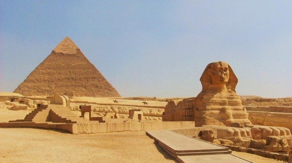 Kim tự tháp Giza và tượng Nhân Sư huyền thoại.