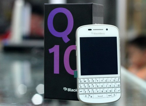BlackBerry-Q10-White-136961967-6666-4469