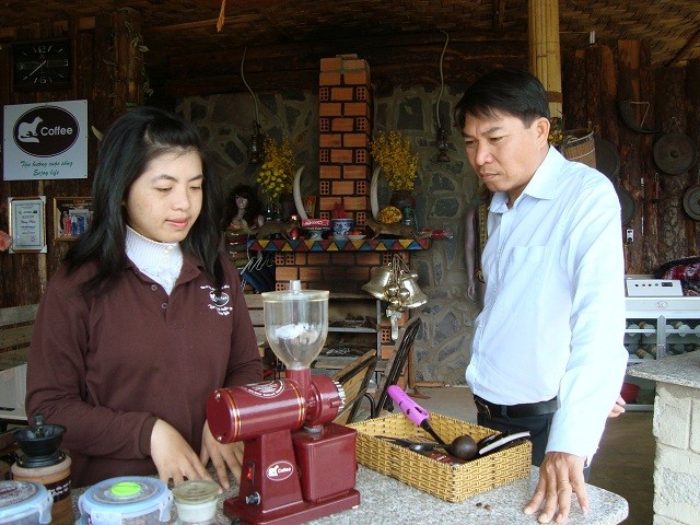 Cận cảnh sản xuất, pha chế cà phê giá nghìn đô ở Đà Lạt