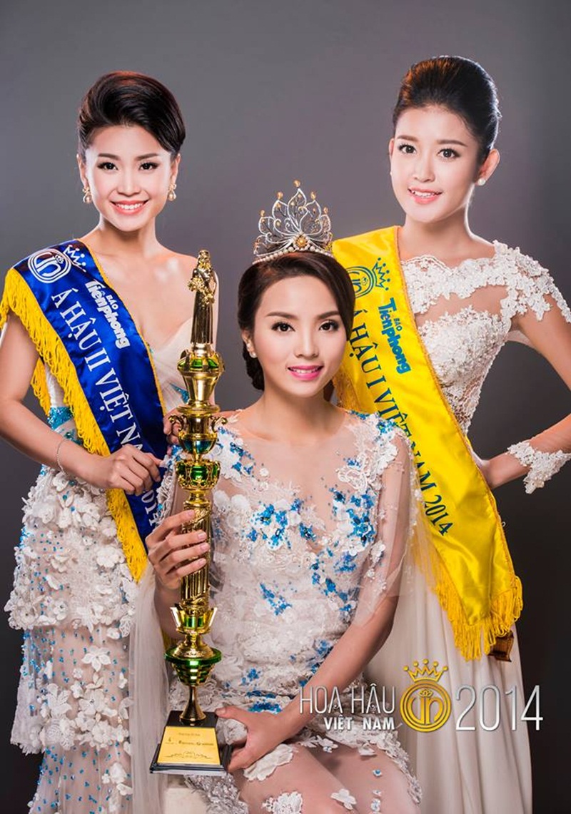 Đoạt ngôi vị Á hậu 2 Hoa hậu Việt Nam 2014 và giành nhiều danh hiệu lớn nhỏ nhưng khác với Hoa hậu Kỳ Duyên và Á hậu Huyền My, Diễm Trang (ngoài cùng bên trái) có phần kín tiếng hơn trong showbiz.
