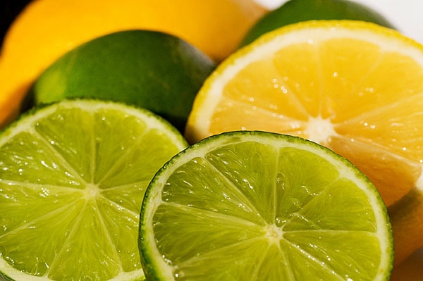 Lemon-Lime-Slices-iStock-1925-1403755796