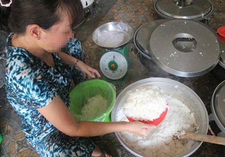 “Ăn bẩn sống lâu”: Bi kịch mâm cơm hóa chất người Việt