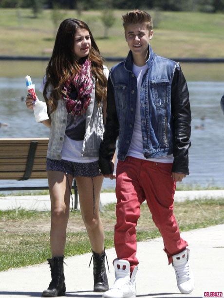 Bieber và Gomez là cặp sao trẻ quấn quýt và nồng cháy nhất ở Hollywood.