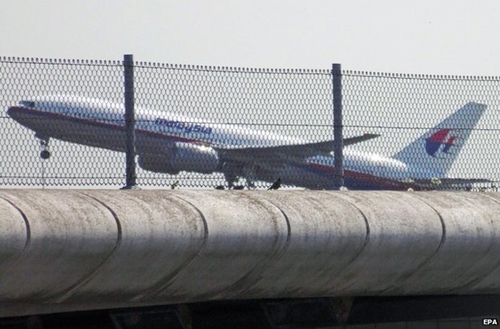 Chuyến bay MH17 của Malaysia Airlines cất cánh từ sân bay ở thủ đô Amsterdam, Hà Lan chiều 17/7. Ảnh: EPA.