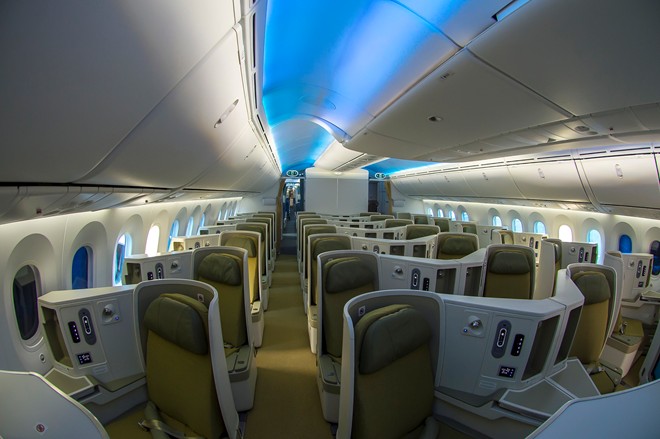 Boeing 787-9 có 28 ghế thương gia, mỗi hàng ngang chỉ xếp 4 ghế nhằm tạo không gian rộng rãi, riêng biệt cho từng hành khách.