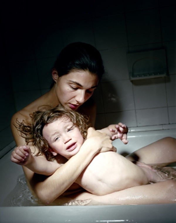 Bộ ảnh đầy xúc cảm về gia đình của một bà mẹ sinh đôi 4