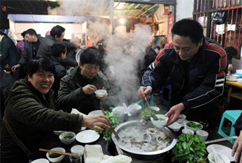 Nhà hàng Trung Quốc cho thuốc phiện vào thức ăn để giữ khách