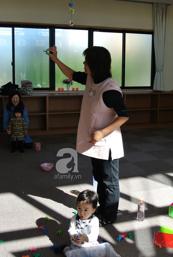 &quot;Đột nhập&quot; lớp dạy cách chơi với con cực hay của mẹ Nhật tại Tokyo 17