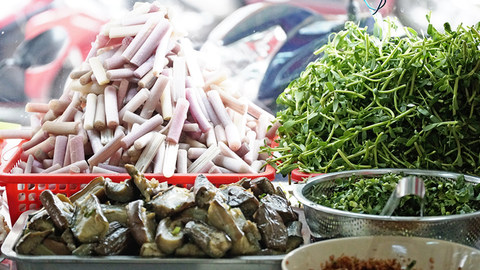 Quán bún mắm 20 năm ở Sài Gòn: mỗi ngày bán hơn 100 kg bún