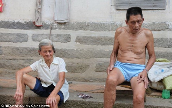 Trung Quốc: Sốc với người đàn ông bị cha mẹ &quot;nhốt&quot; trong nhà đá suốt 30 năm trời