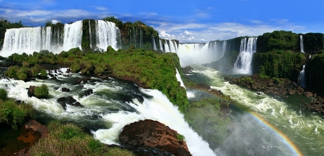 Các công viên quốc gia nằm ở hai nước này được UNESCO công nhận là di sản thế giới vào năm 1984 và 1986.