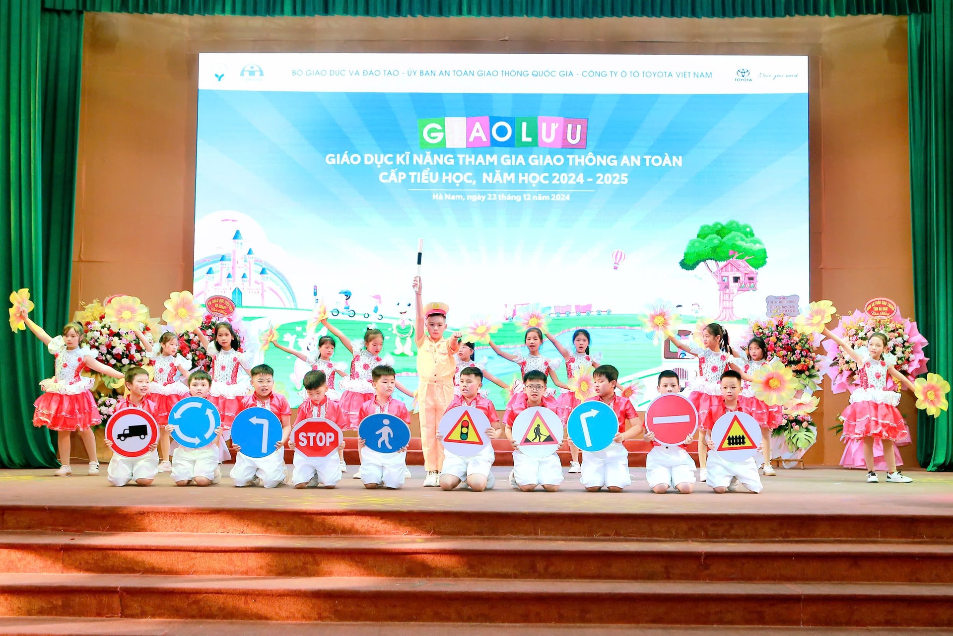 Triển khai chương trình Toyota cùng em học an toàn giao thông năm học 2024 – 2025