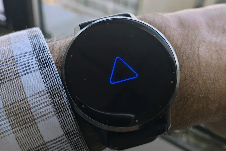 Smartwatch Garmin tê liệt do “tam giác xanh chết chóc”