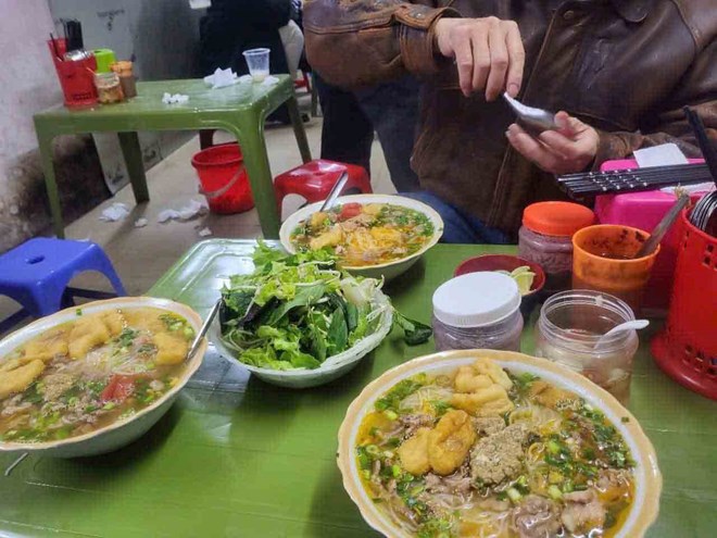 Chủ quán bún riêu 1,2 triệu đã hoàn tiền cho khách, viết thư xin lỗi