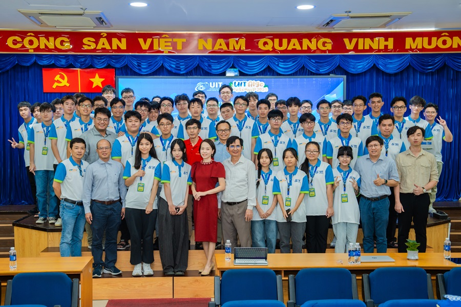 Hành trình kiến tạo kiến thức khởi nghiệp tại Trại huấn luyện UIT AIgo Bootcamp 2025