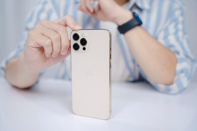 Có nên mua iPhone cũ mùa Black Friday? 1 1