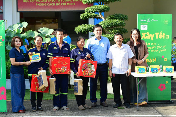 Xây Tết 2026: ân tình gửi đến công nhân môi trường đô thị